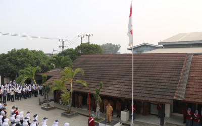 Upacara Bendera Merah Putih SMK Negeri 1 Klari: 